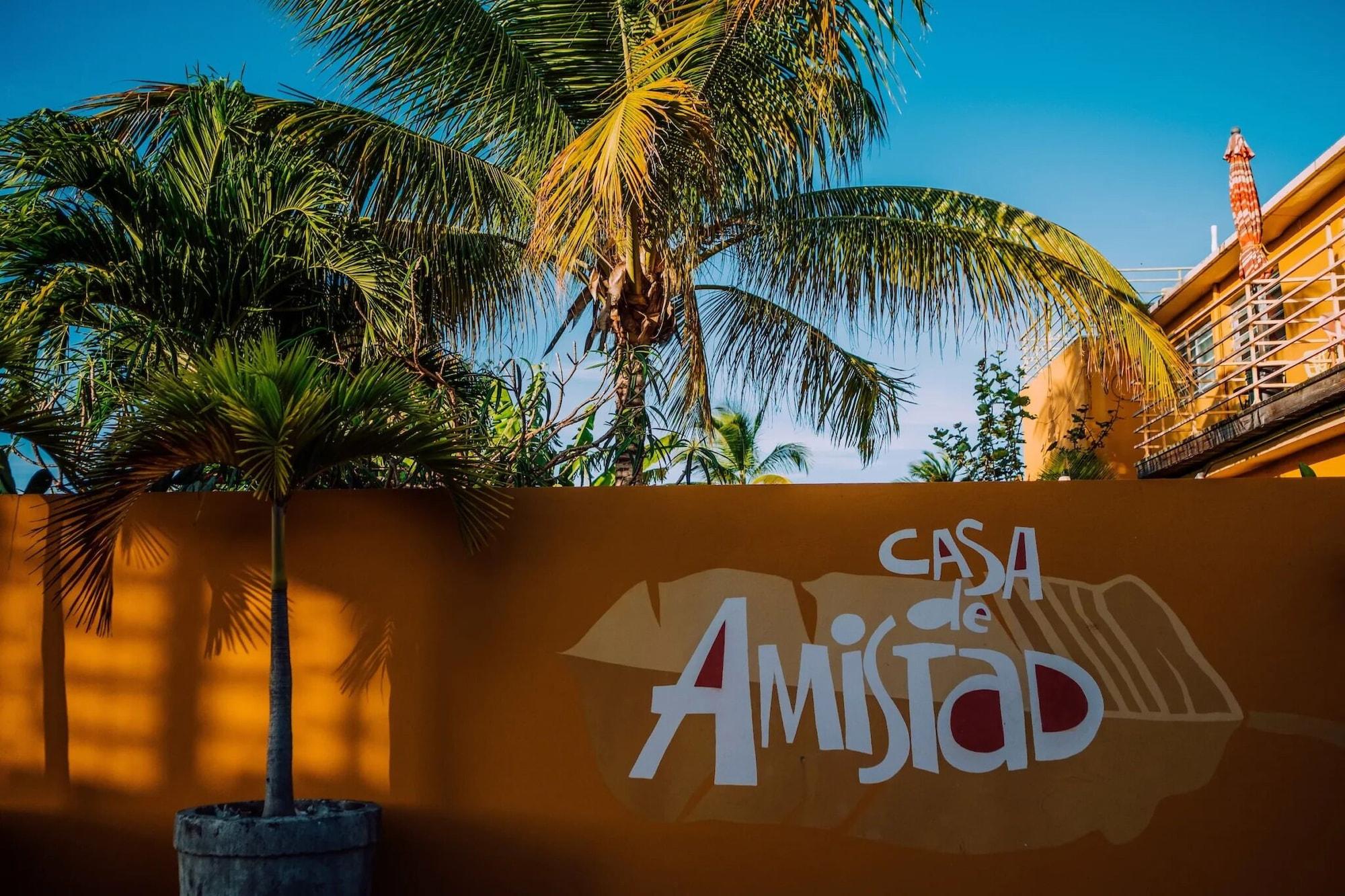 Vista Exterior Casa de Amistad
