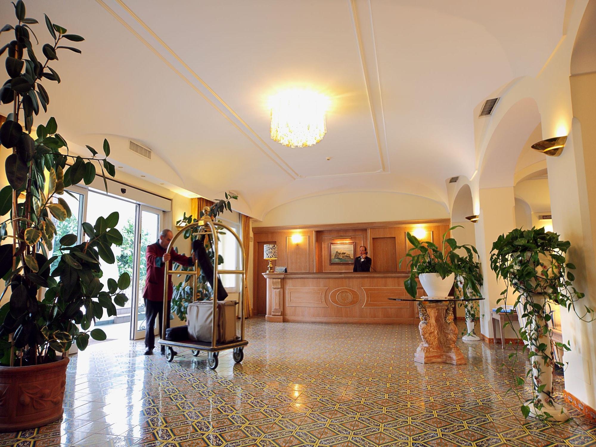 Vista Lobby Hermitage Resort & Thermal Spa