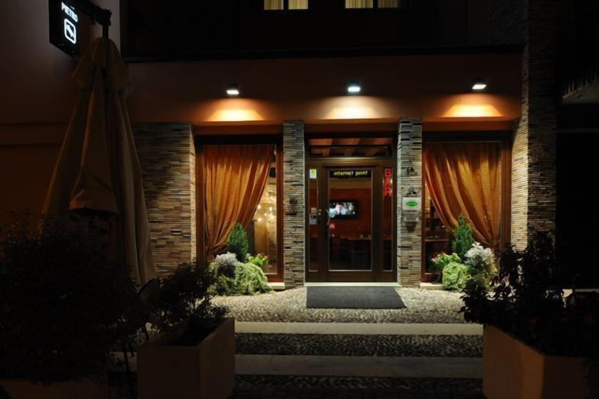 Vista Exterior Hotel San Pietro