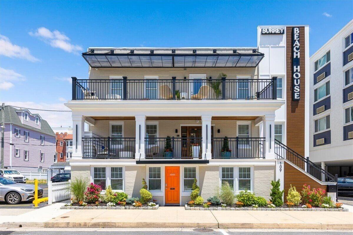 Varios Surrey Beach House