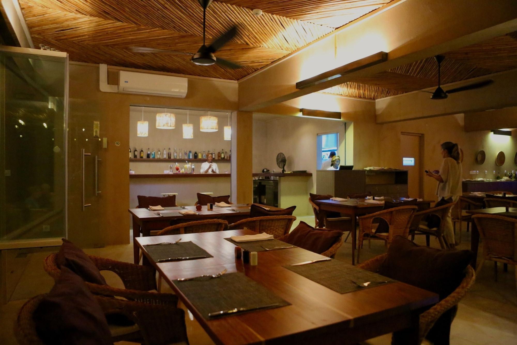 Bar/Salón Kirimizi - Hotel & Restaurante