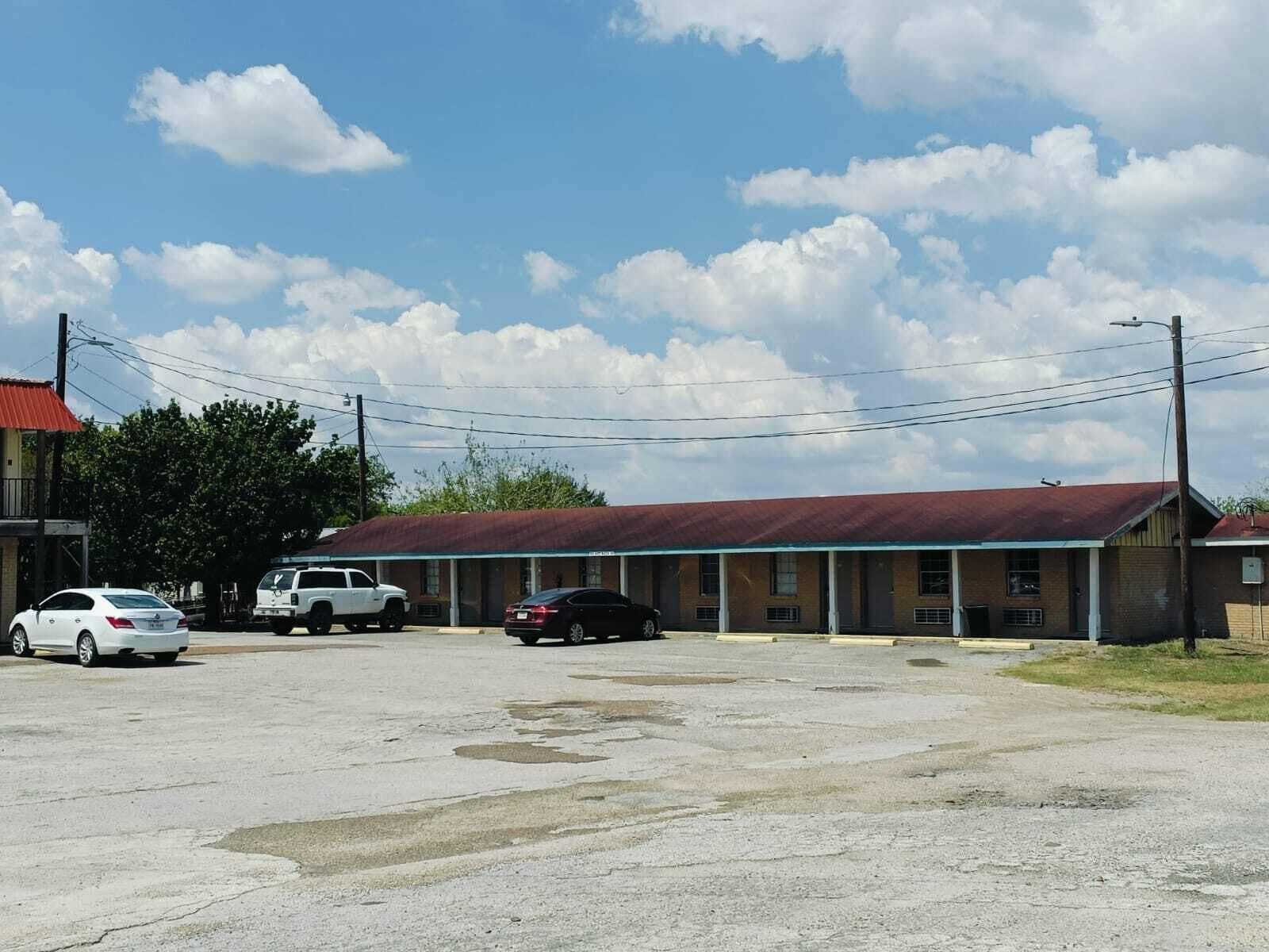 Comodidades del Alojamiento Woodfield Inn & Suites Hotel O, Yoakum TX 111