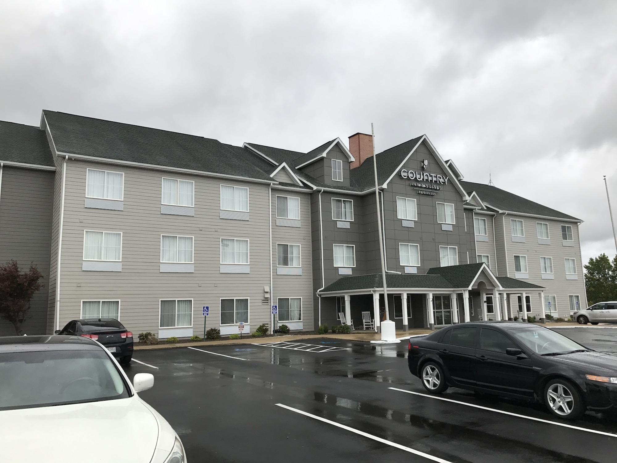 Vista Exterior Country Inn & Suites by Radisson, Indianapolis South, IN