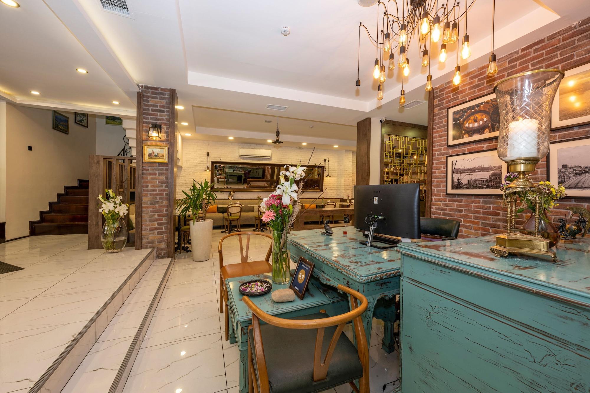 Vista Lobby The Marions Suite Hotel