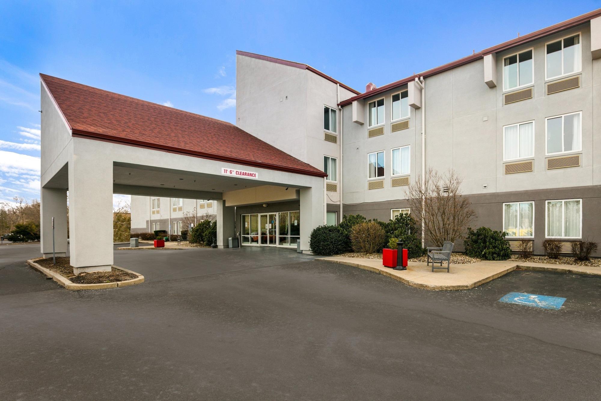 Varios Red Roof Inn PLUS+ Boston - Logan