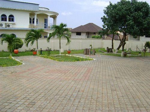 Varios East Airport Guesthouse
