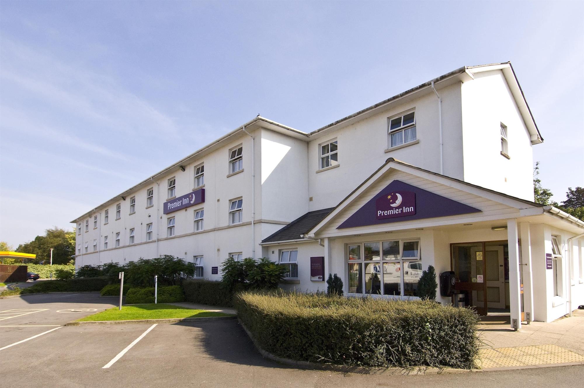 Varios Premier Inn Cheltenham Central - West/A40