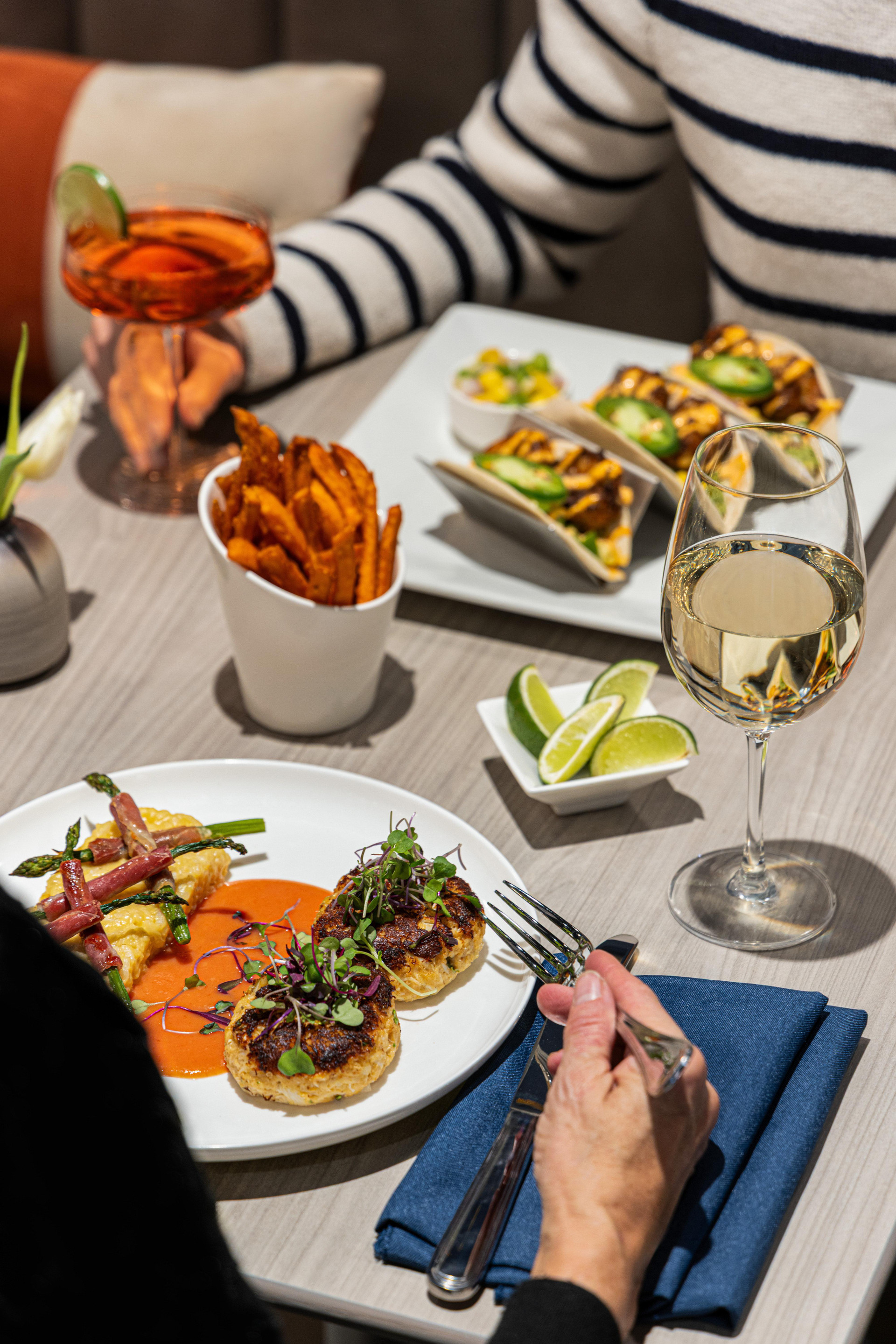 Restaurant Crowne Plaza Virginia Beach Town Center by IHG