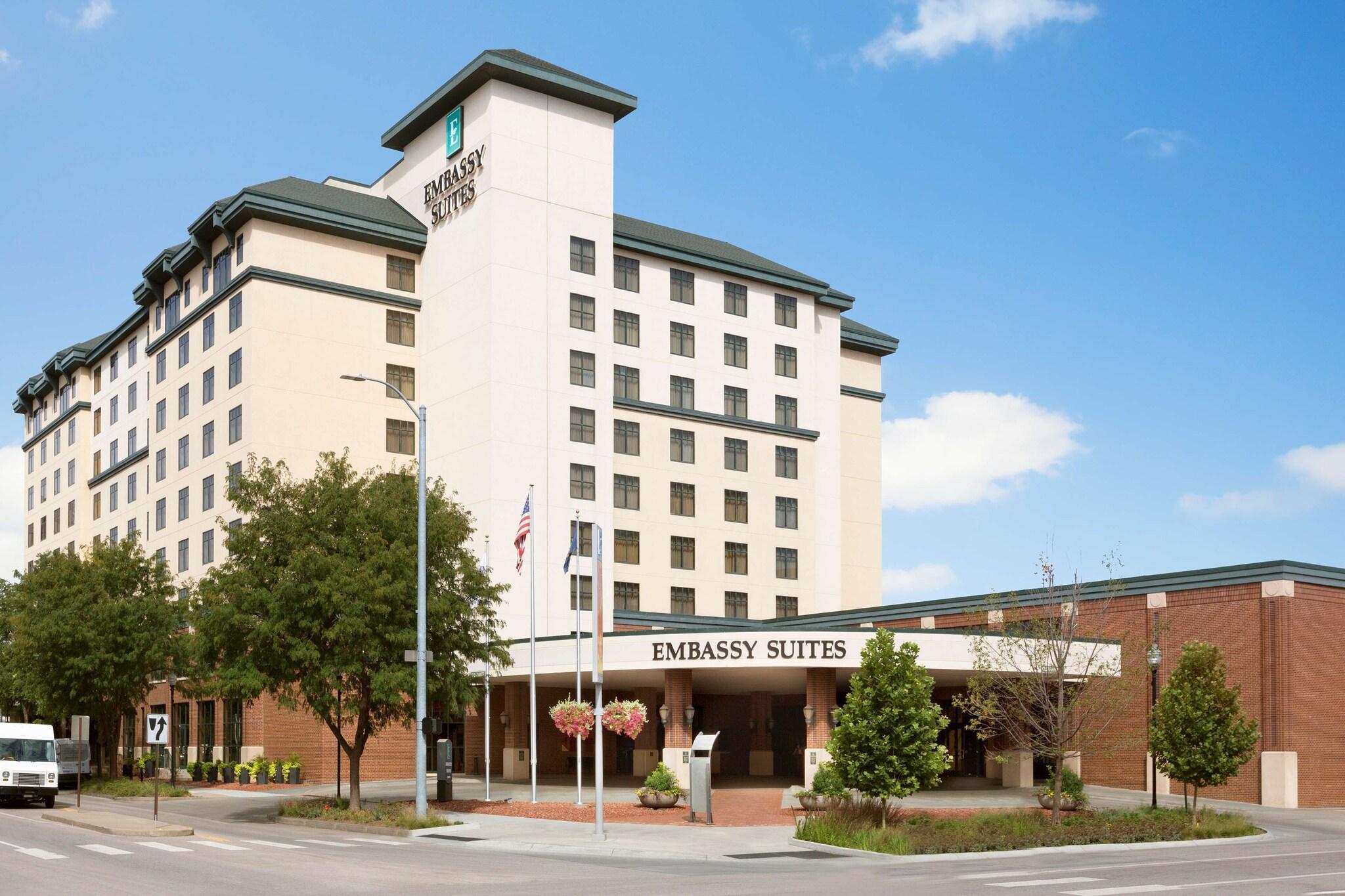 Vista Exterior Embassy Suites Lincoln