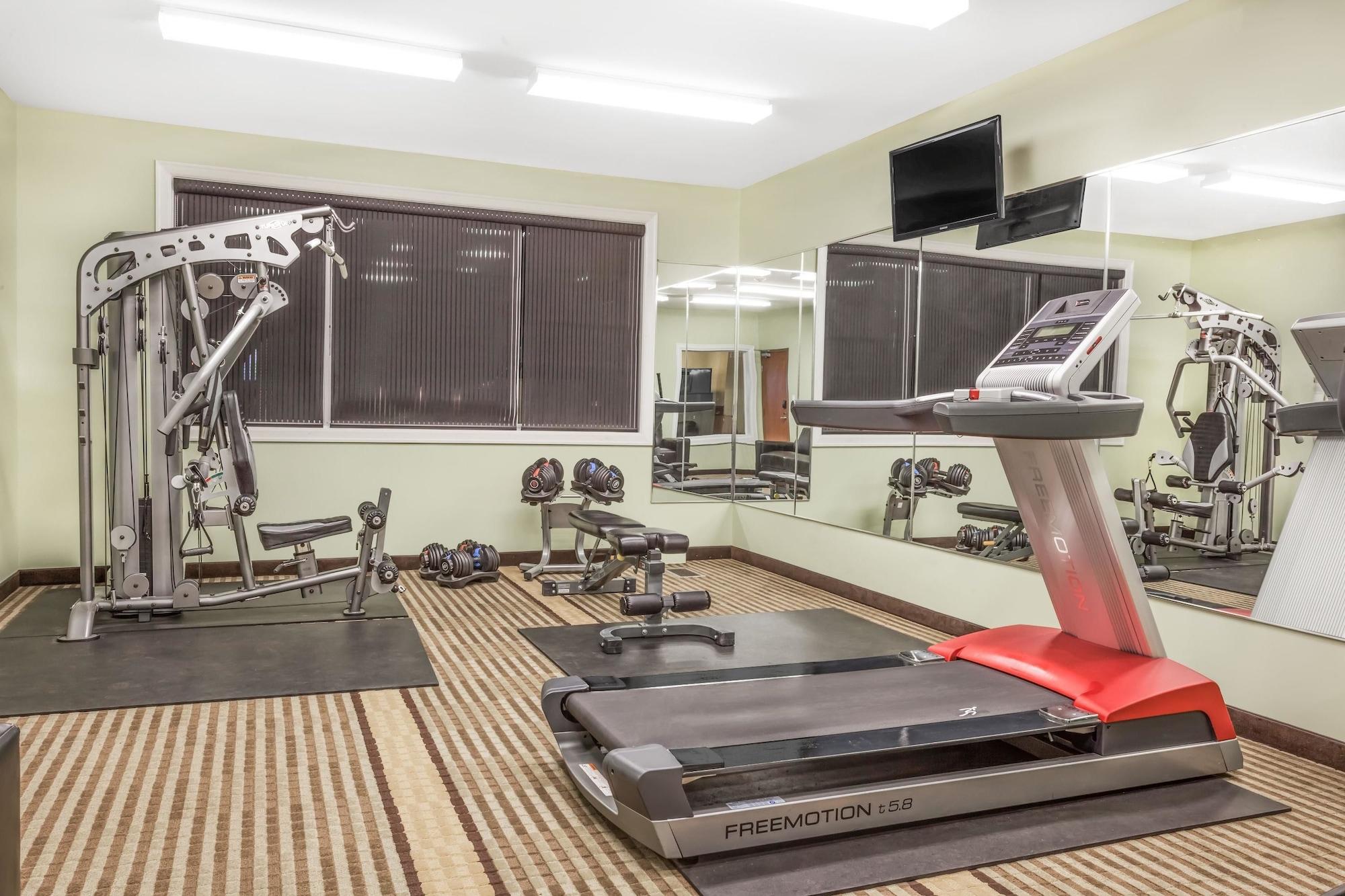 Gimnasio Ramada by Wyndham Carlyle