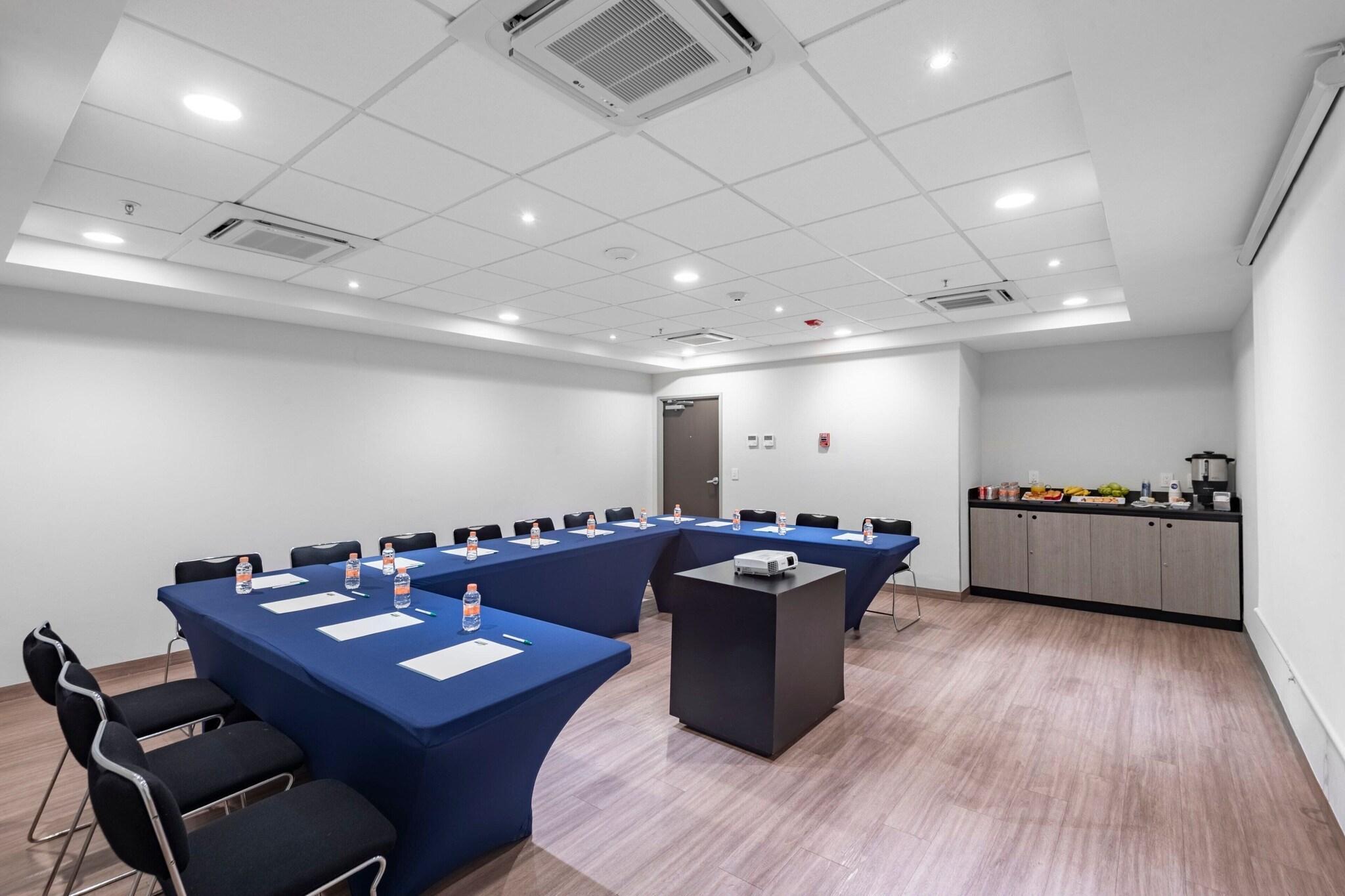 Sala de Reuniones City Express Junior by Marriott Merida Altabrisa