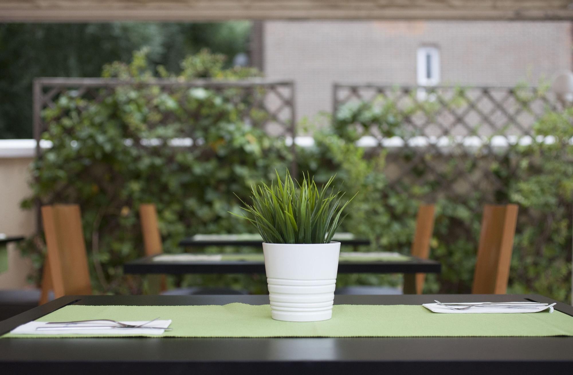 Vista Exterior Hotel Porcel Torre Garden