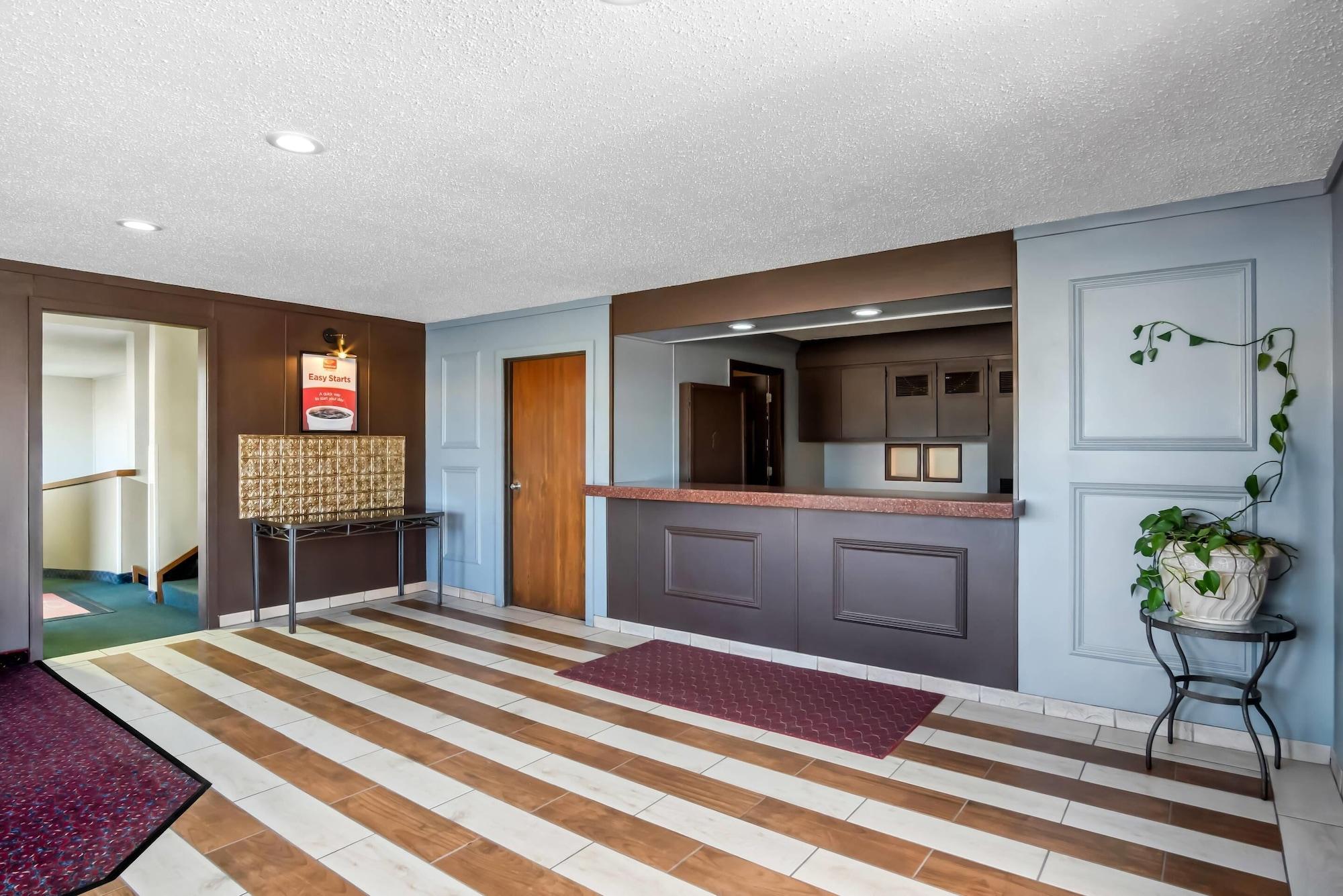 Vista Lobby Econo Lodge Inn and Suites