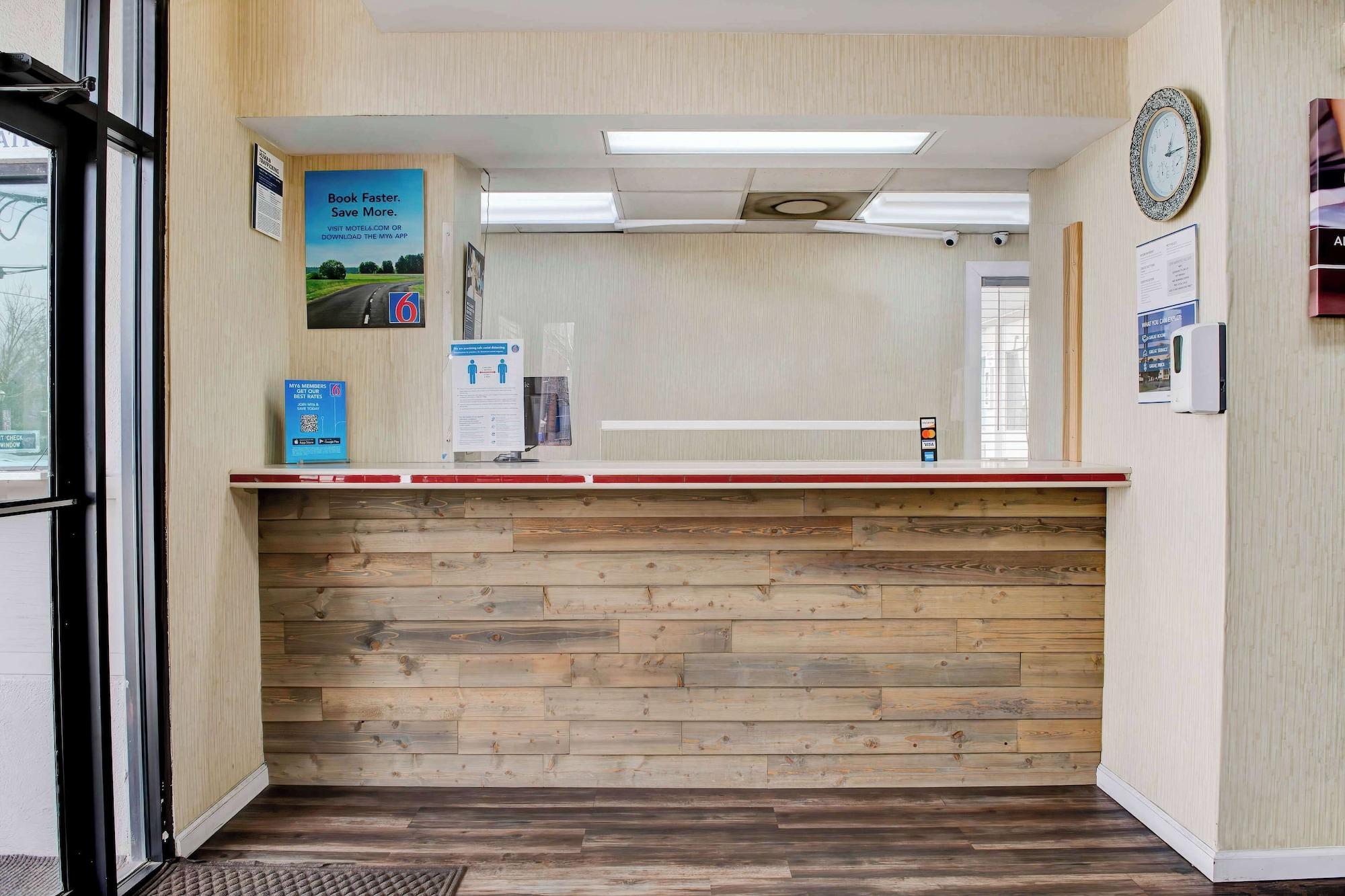 Vista Lobby Motel 6 Atlanta, GA - Midtown