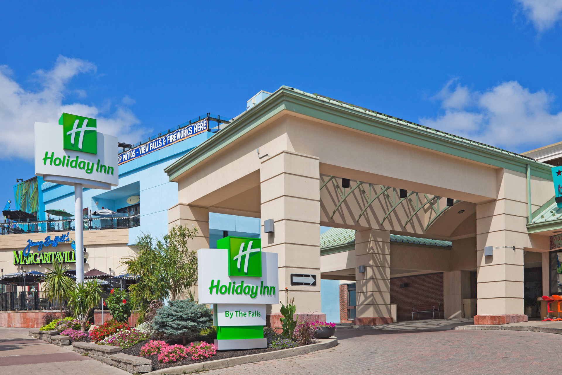 Vista Exterior Holiday Inn by the Falls