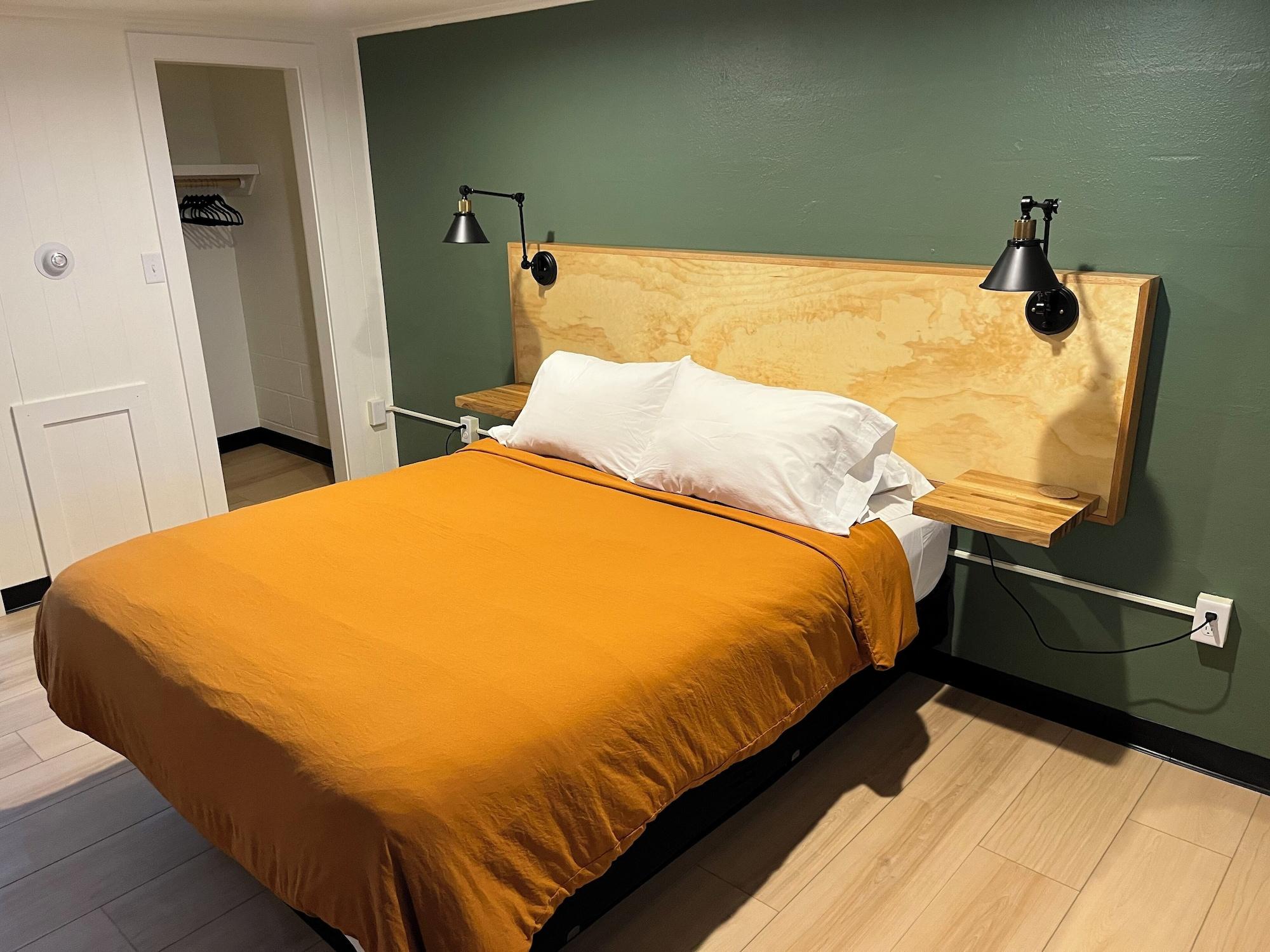 Varios Happy Bear Motel