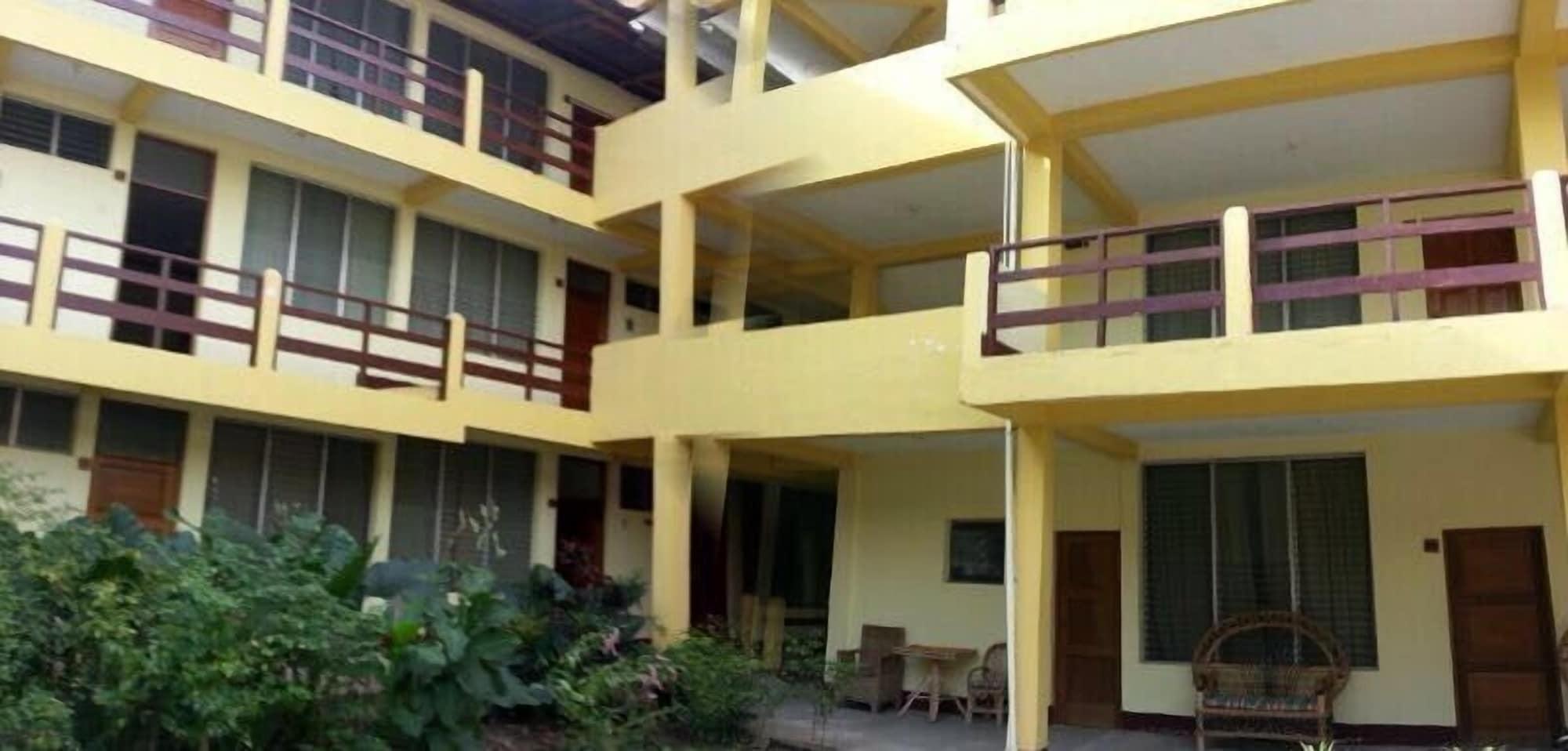 Vista Exterior Hotel Tayasal