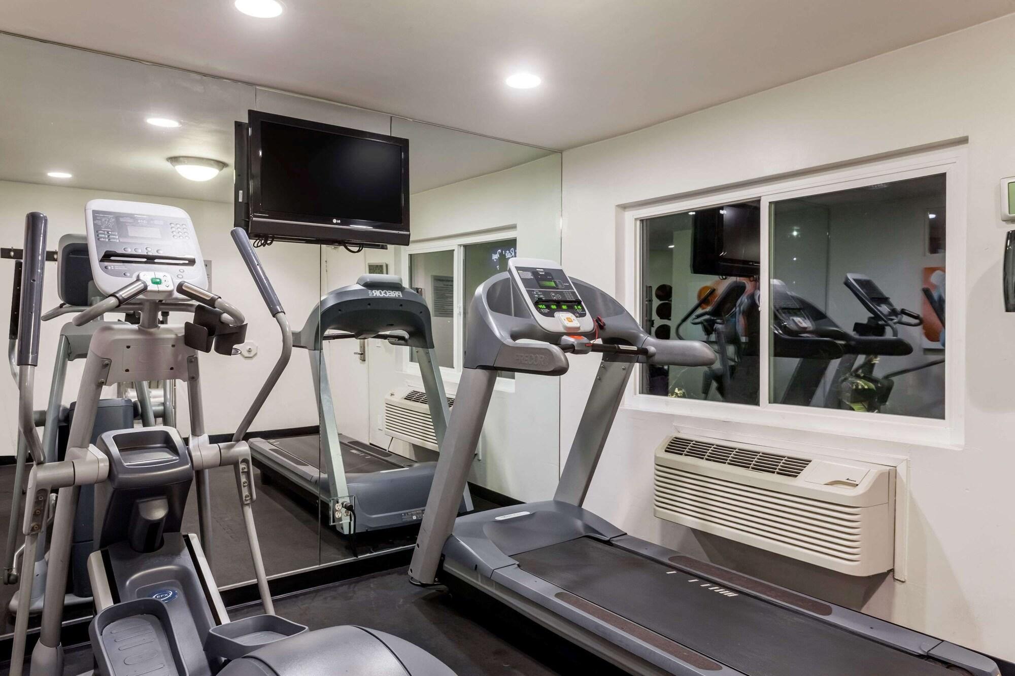 Gimnasio Days Inn by Wyndham San Diego Hotel Circle