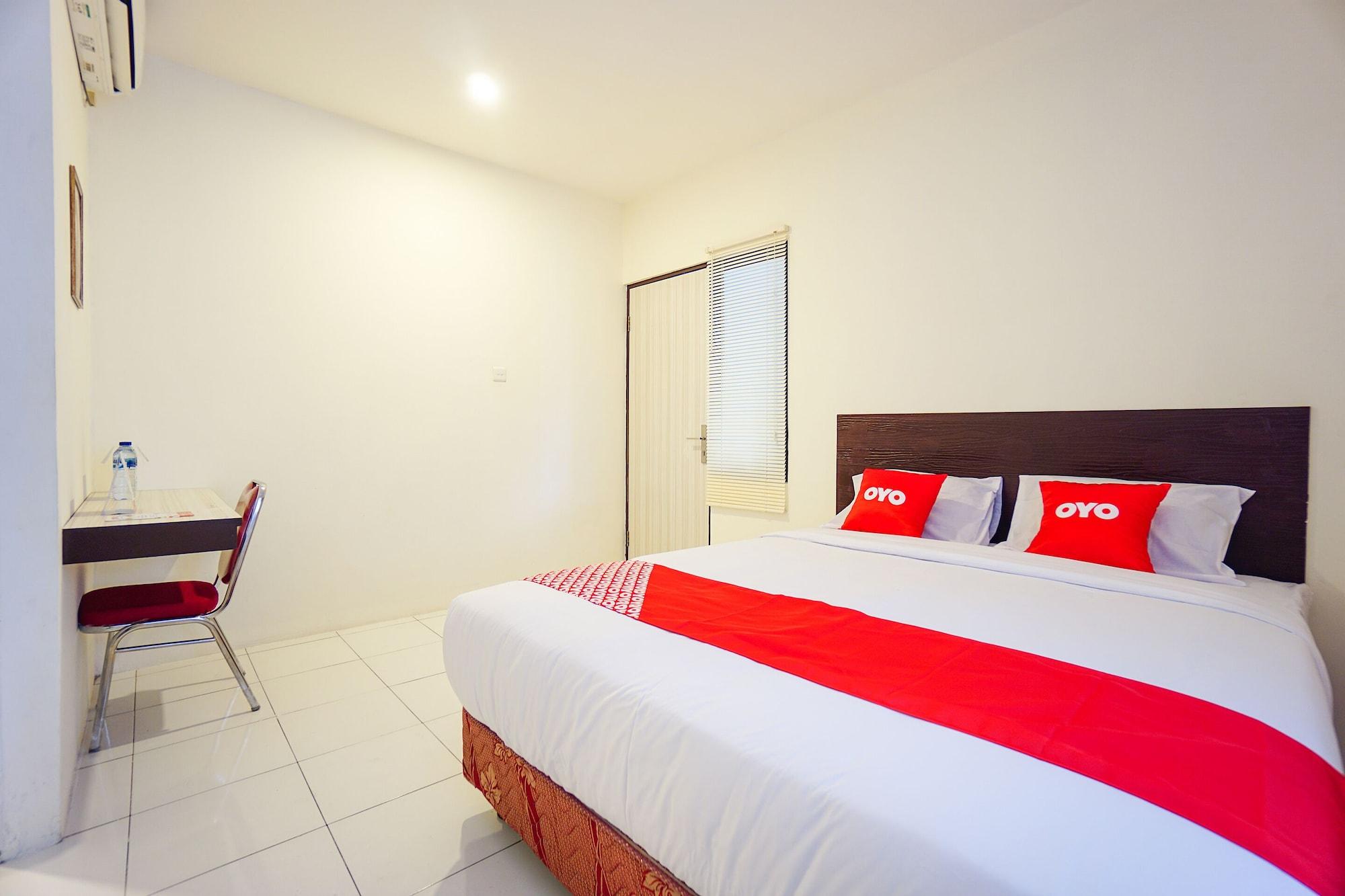 Varios Super OYO 1838 COZY Home