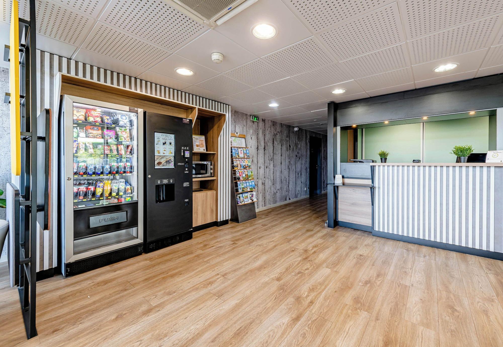 Vista Lobby B&B HOTEL Bordeaux Talence