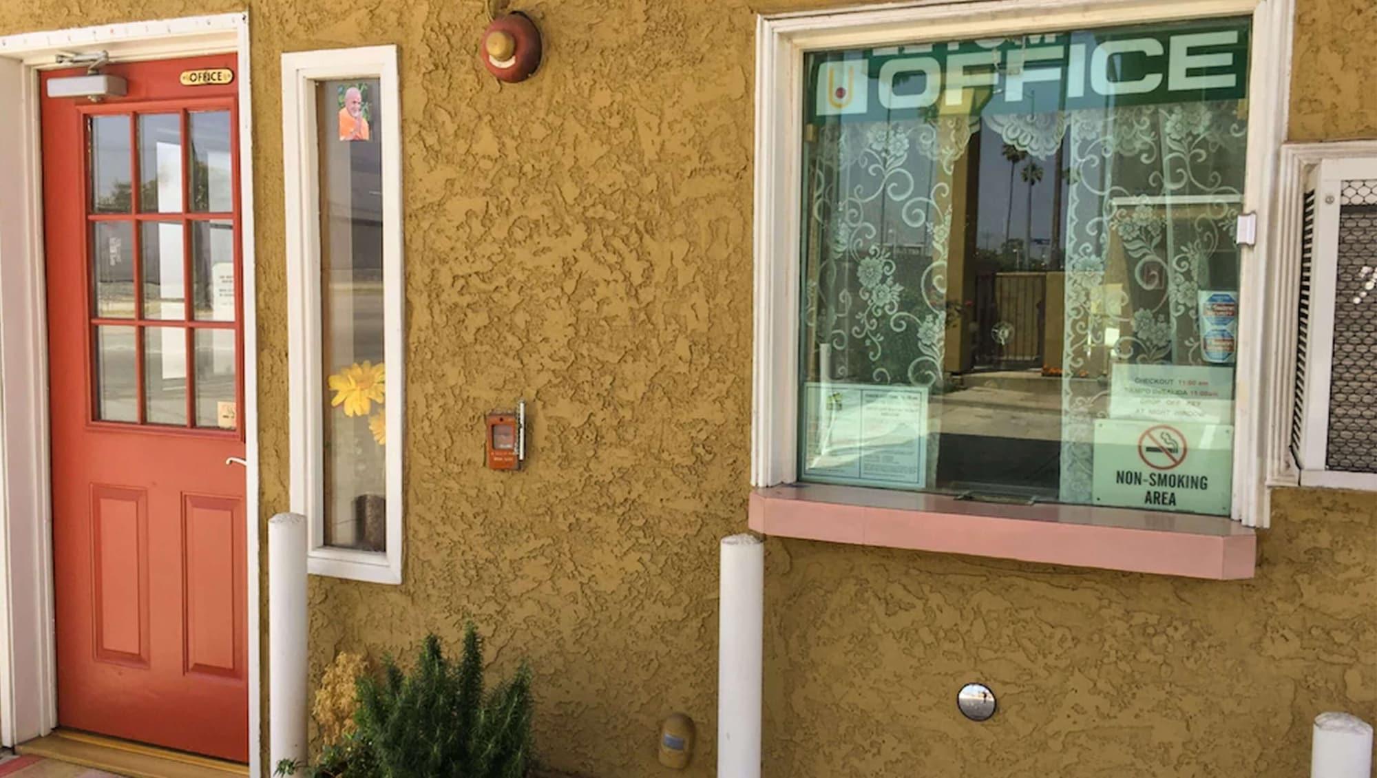 Vista Exterior Economy Inn Motel Sylmar