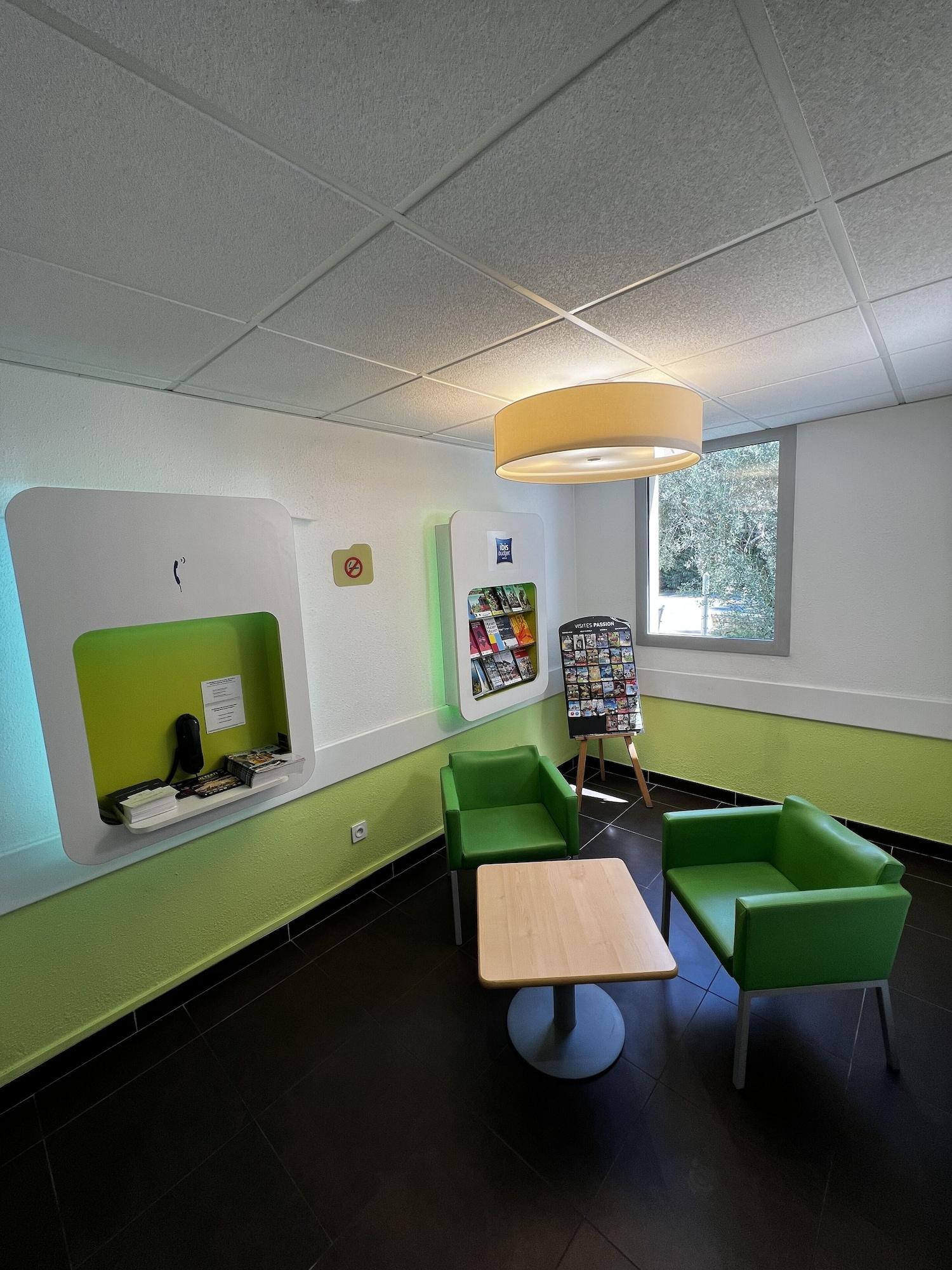 Vista Lobby ibis budget Marseille Est Porte d'Aubagne