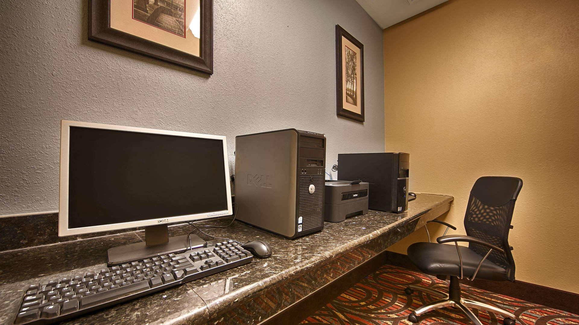 Centro de Negocios Best Western Orange Inn & Suites