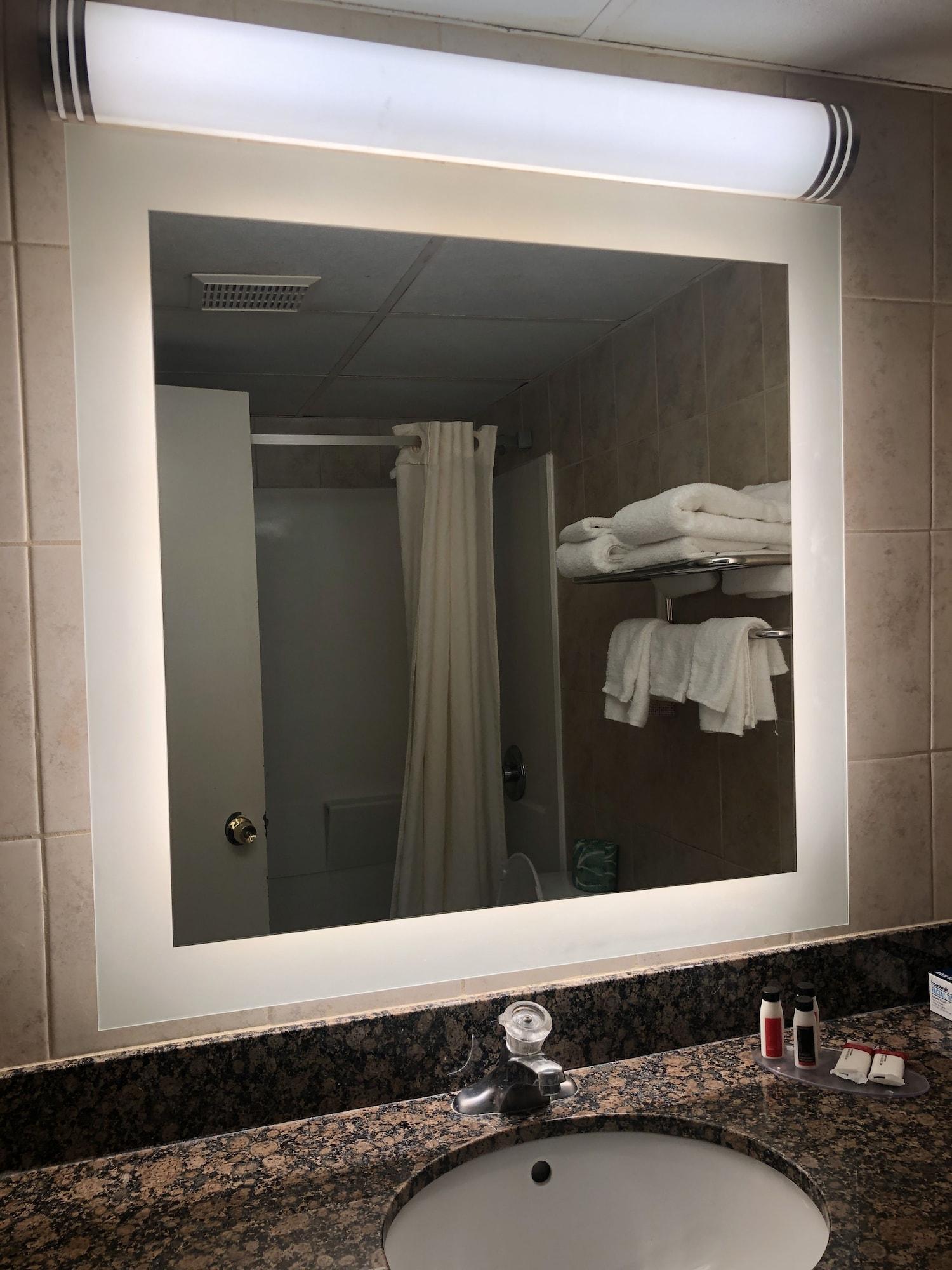 Equipamiento de Habitación Howard Johnson by Wyndham North Bergen