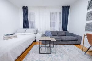 Alquiler Vacacional - ★ COZY STUDIO COUPLE BLOCKS FROM CENTRAL PARK ★