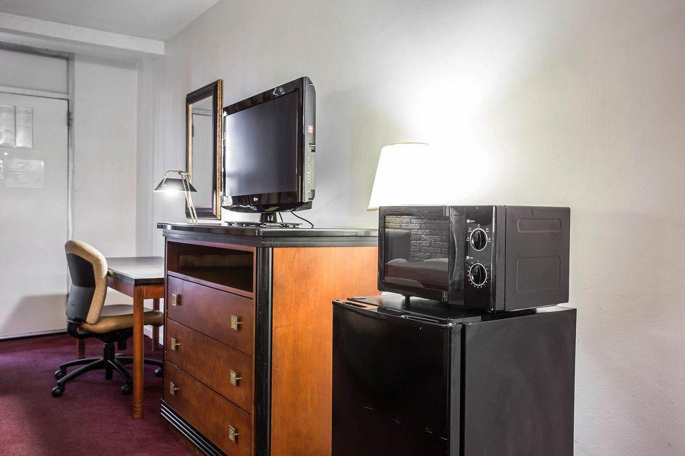 Set de Habitación Motel 6 Summerville, SC – Azalea Square