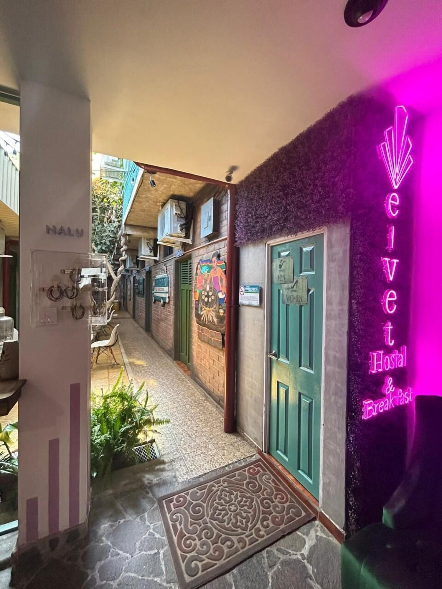Vista Exterior HOSTAL VELVET