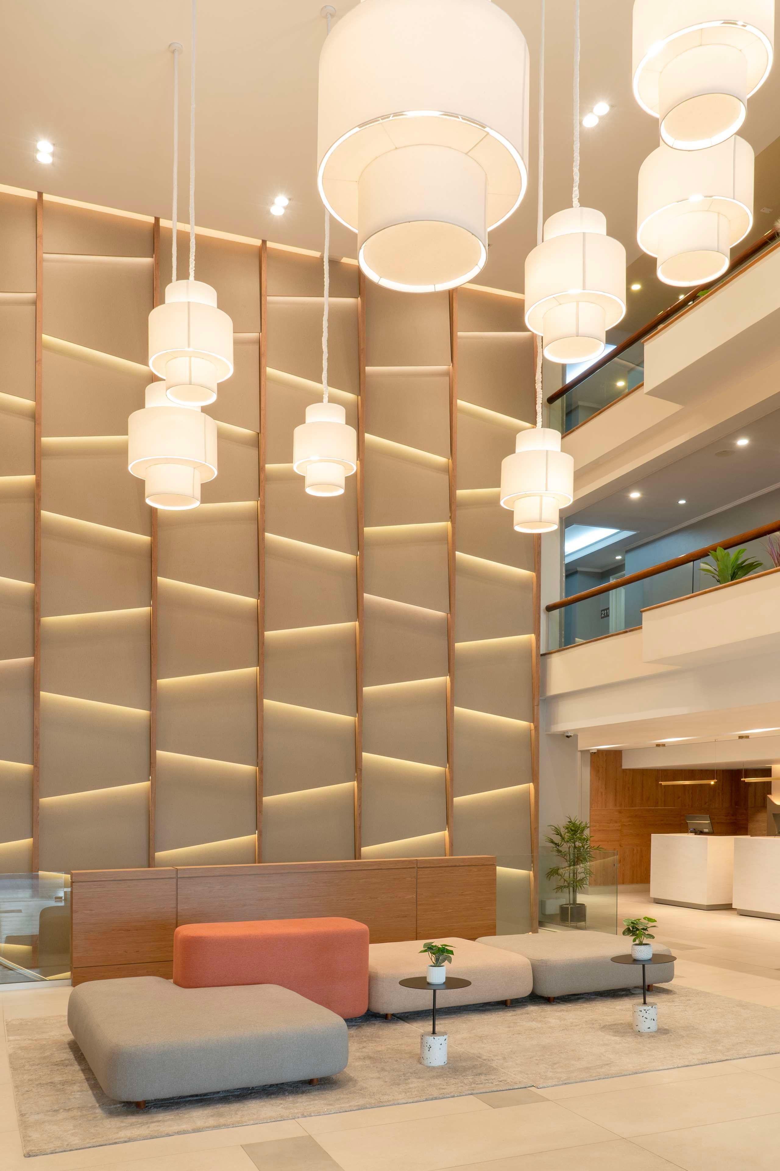 Vista Lobby NH Ciudad de Santiago