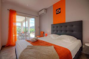 Alquiler Vacacional - Magnificent villa with heated pool, 900 metres from Farinole beach