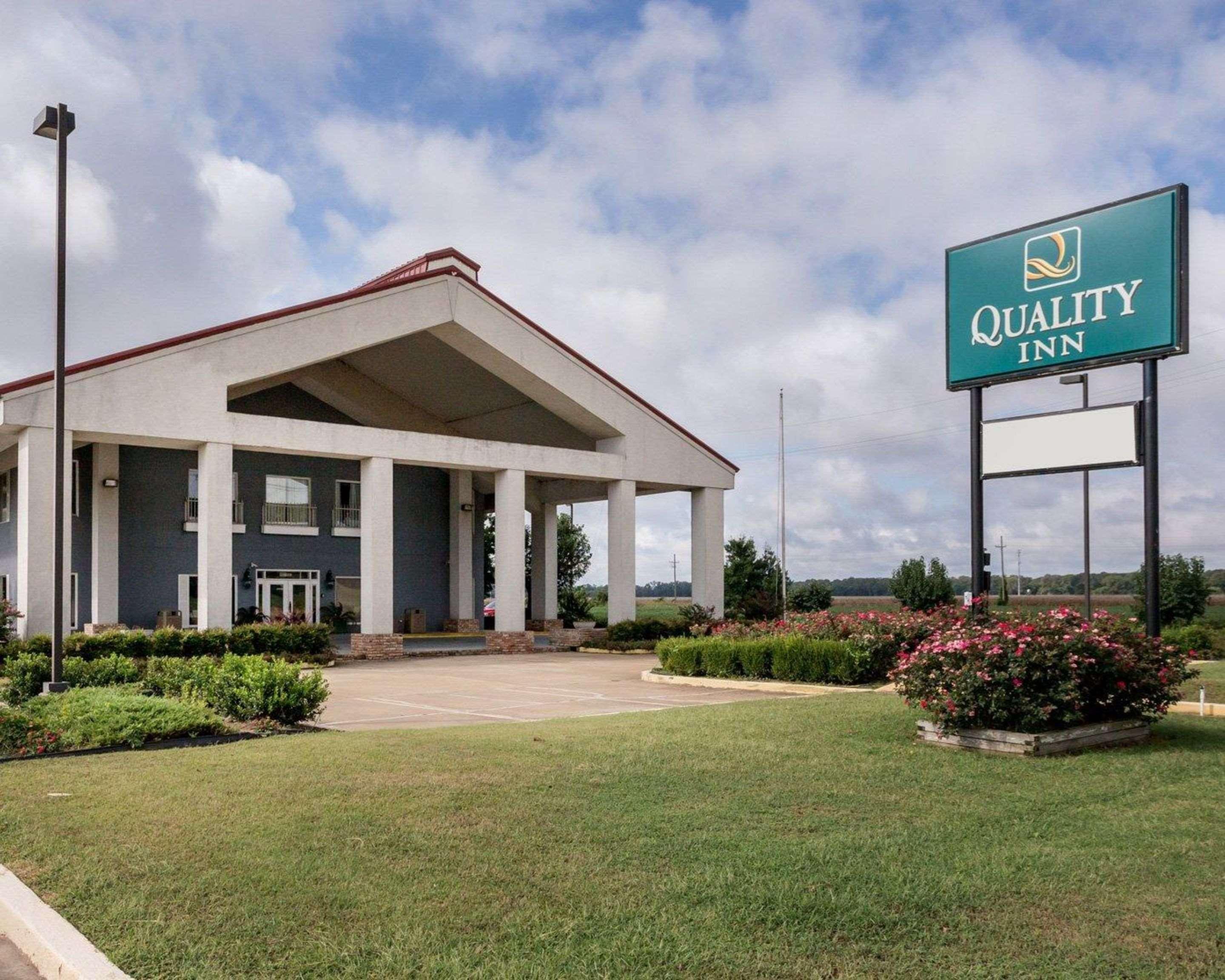 Vista Exterior Quality Inn Robinsonville