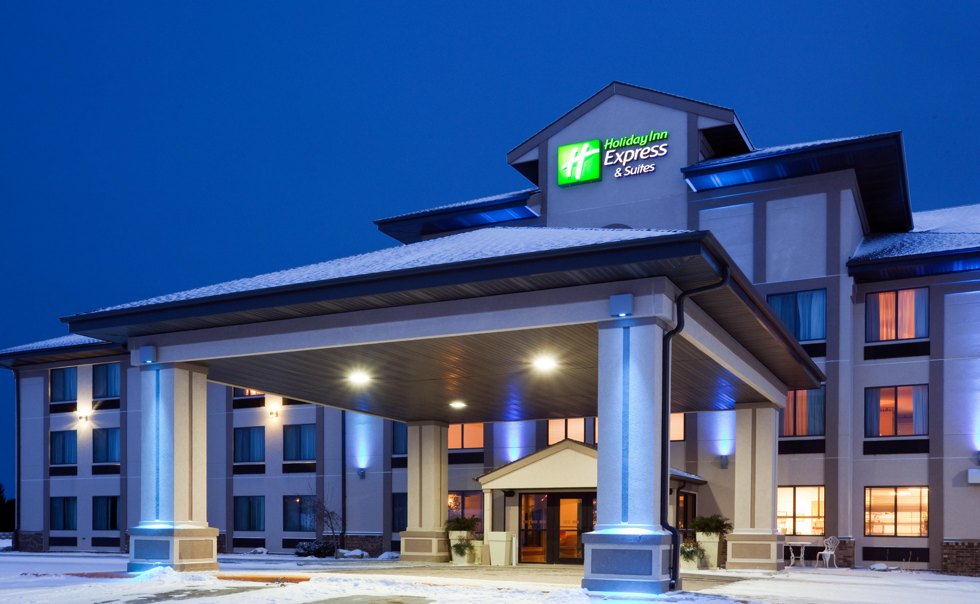 Vista Exterior Holiday Inn Express & Suites Winner