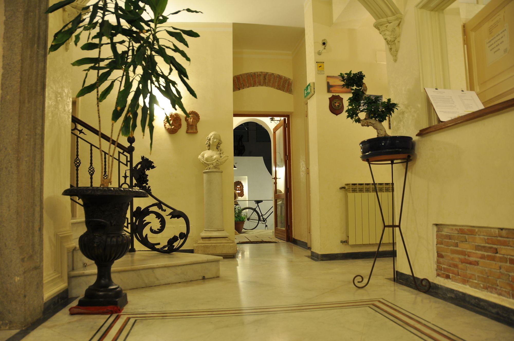 Vista Lobby Hotel Donato