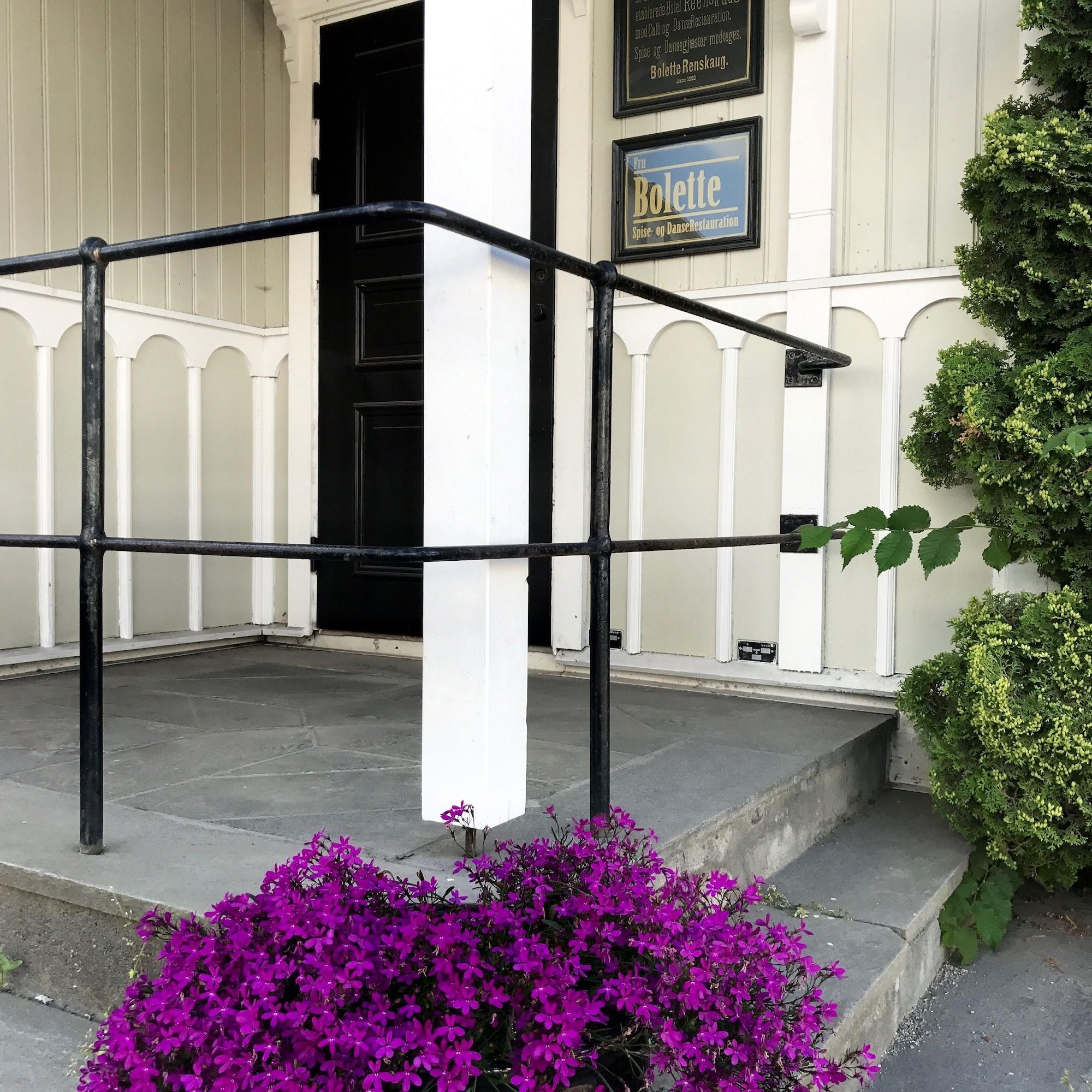 Vista Exterior Reenskaug Hotel