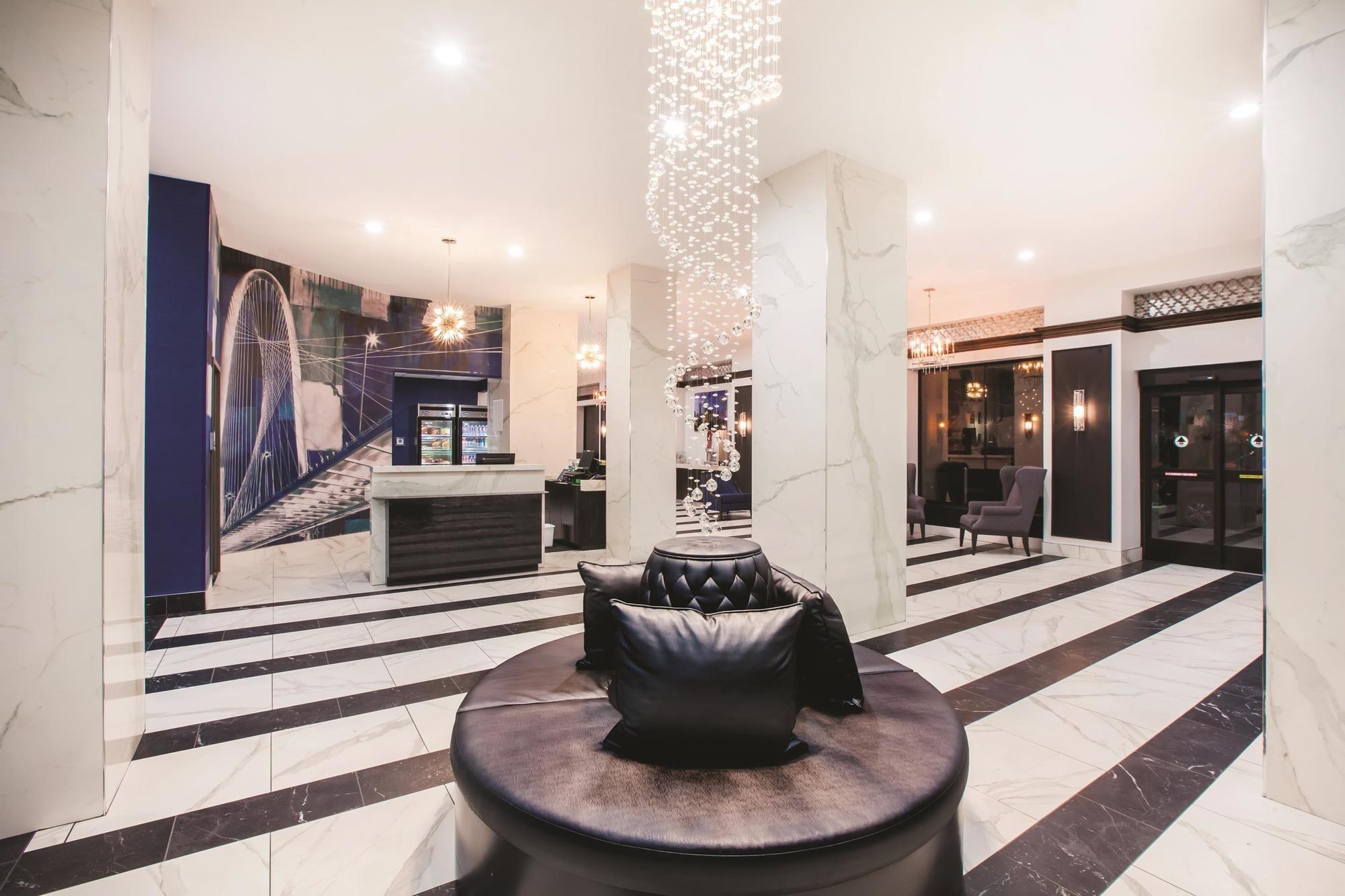 Vista Lobby Holiday Inn Express Dallas Downtown
