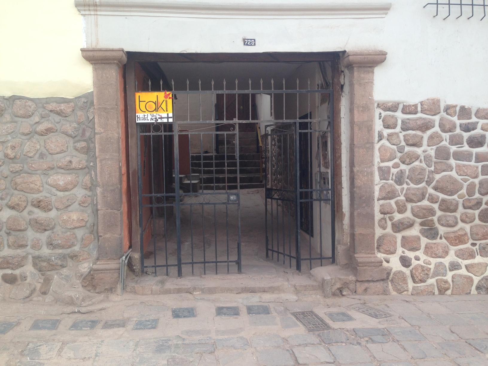 Vista Exterior Taki Hostel
