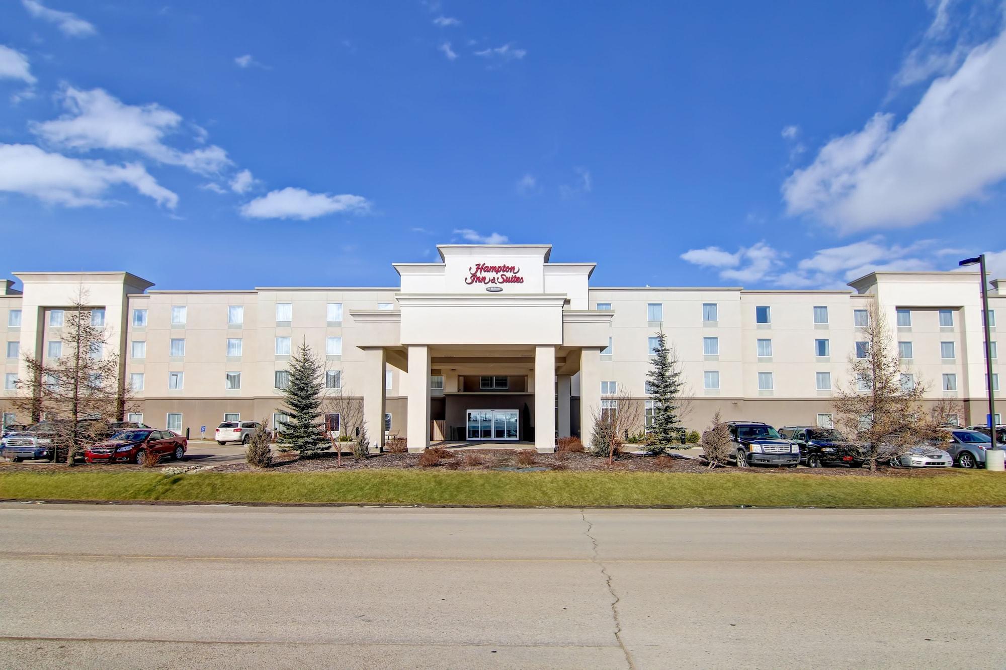Vista Exterior Hampton Inn & Suites by Hilton Red Deer