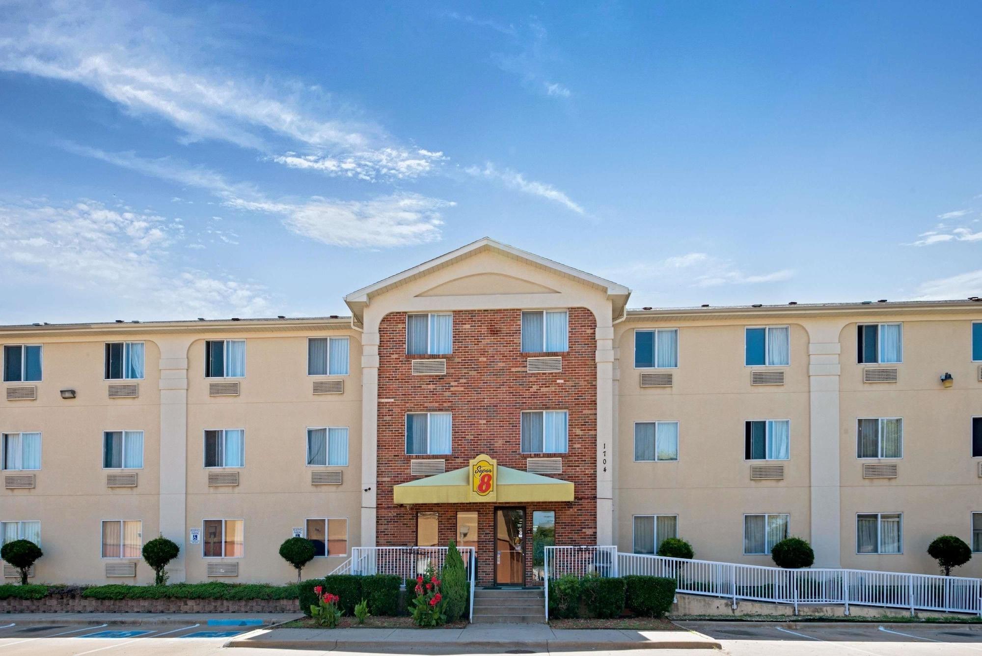 Varios Super 8 by Wyndham Plano/Dallas Area