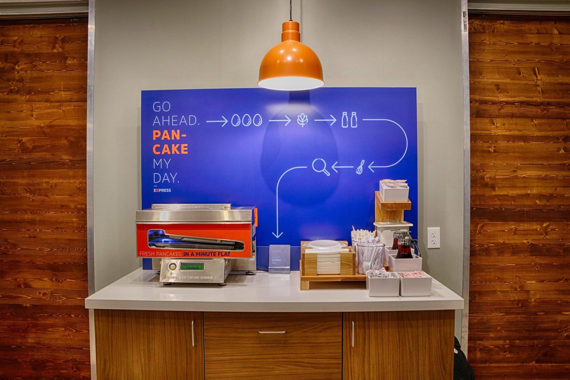 Restaurant Holiday Inn Express Hotel & Suites Drums by IHG