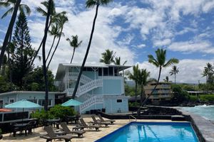 Alojamiento - Kona Tiki Hotel