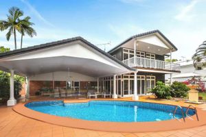 Alquiler Vacacional - Willow Garden Stays Beachfront Luxury Home