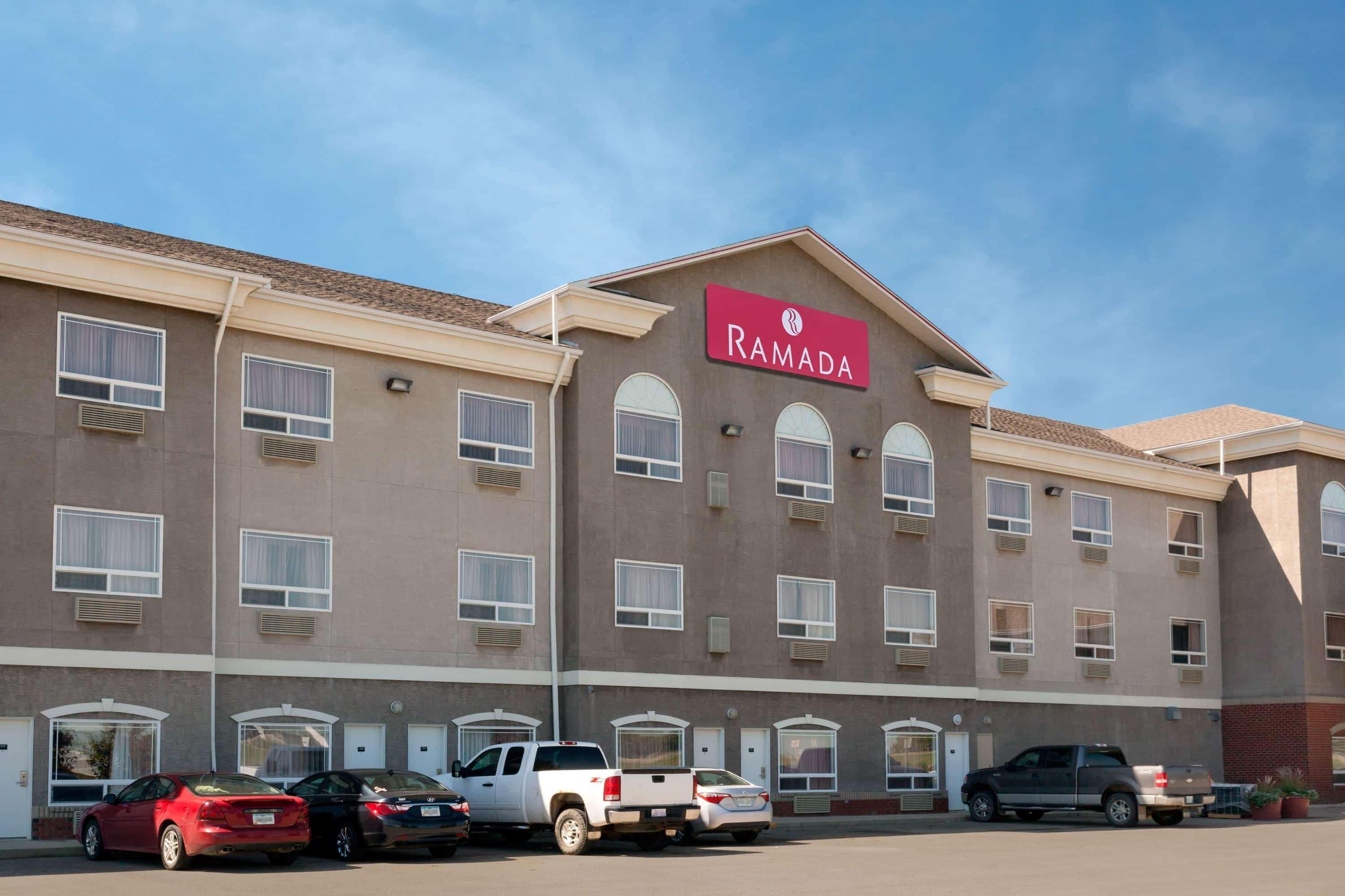 Vista Exterior Ramada By Wyndham Weyburn