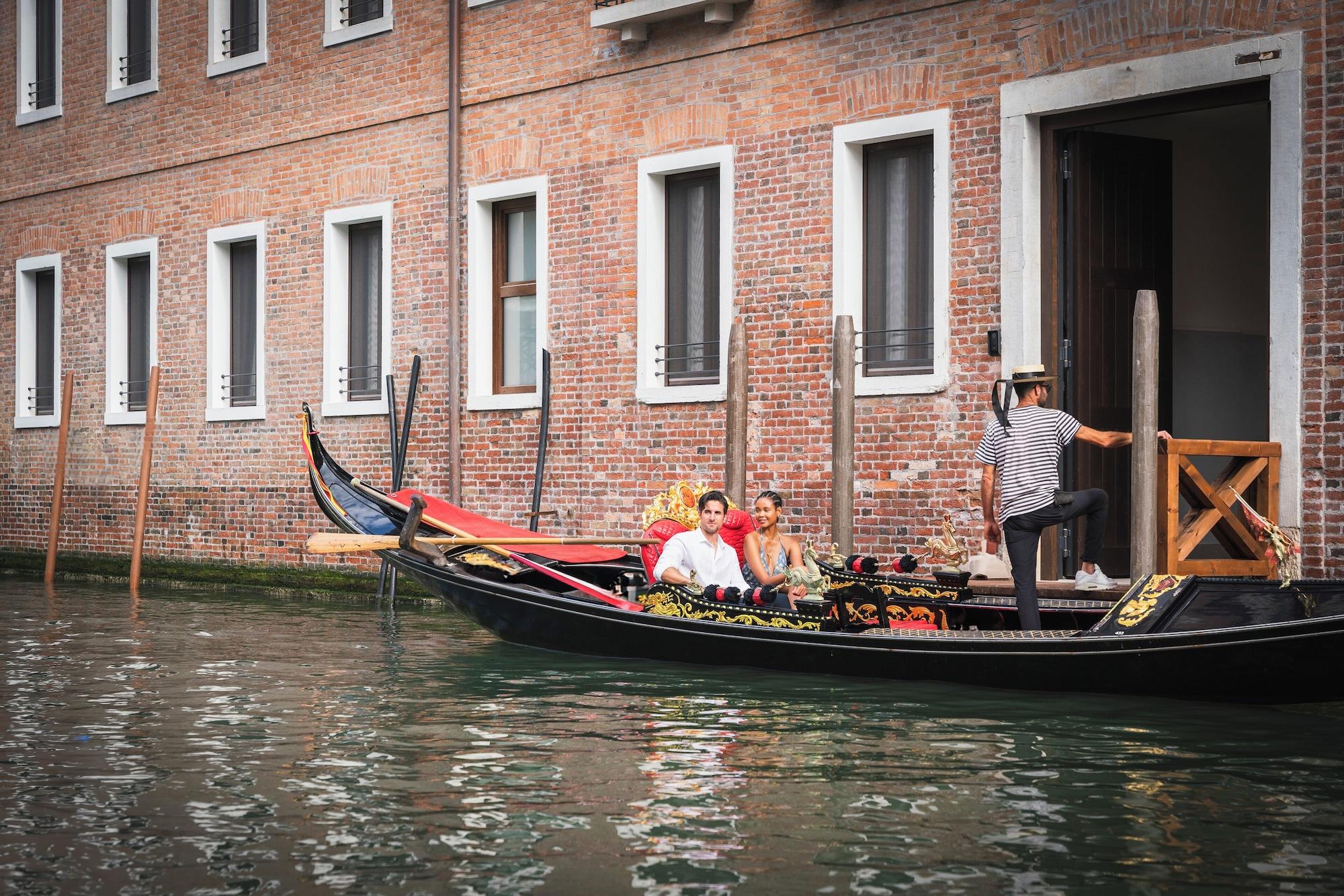 Vista Exterior Palazzo Dei Guardiani