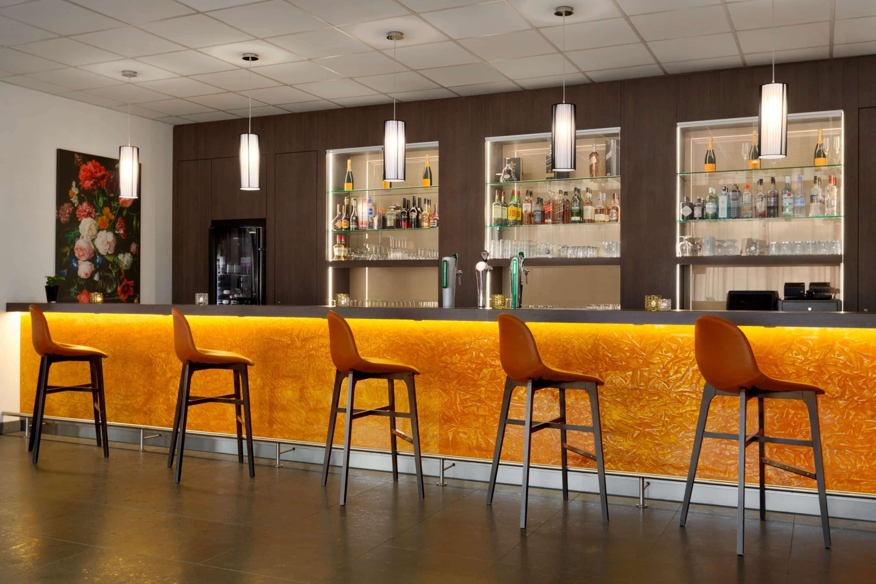 Bar/Salón Ramada by Wyndham Amsterdam Airport Schiphol