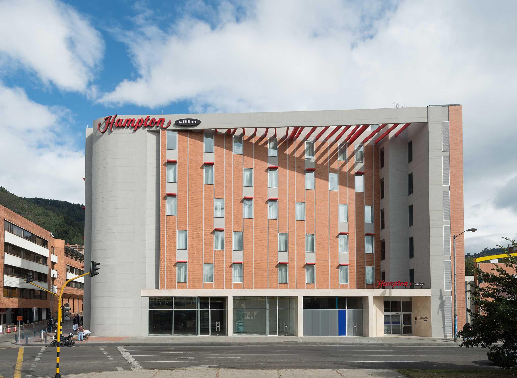 Vista Exterior Hampton By Hilton Usaquén Bogotá