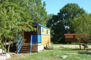 Alojamiento - La Grange d'Emile Gites, Roulottes et Piscine