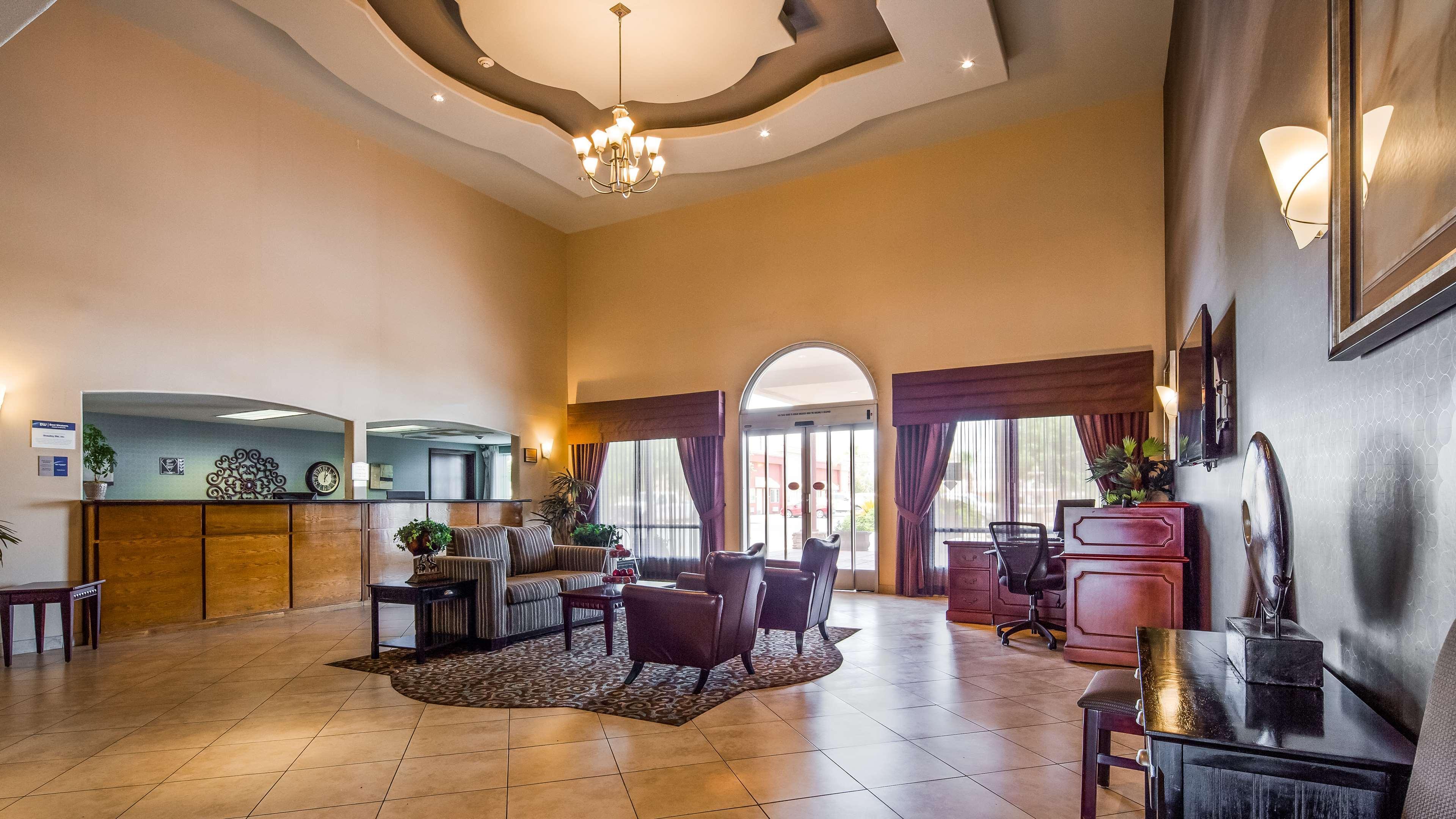 Vista Lobby Best Western Plus Main Street Inn
